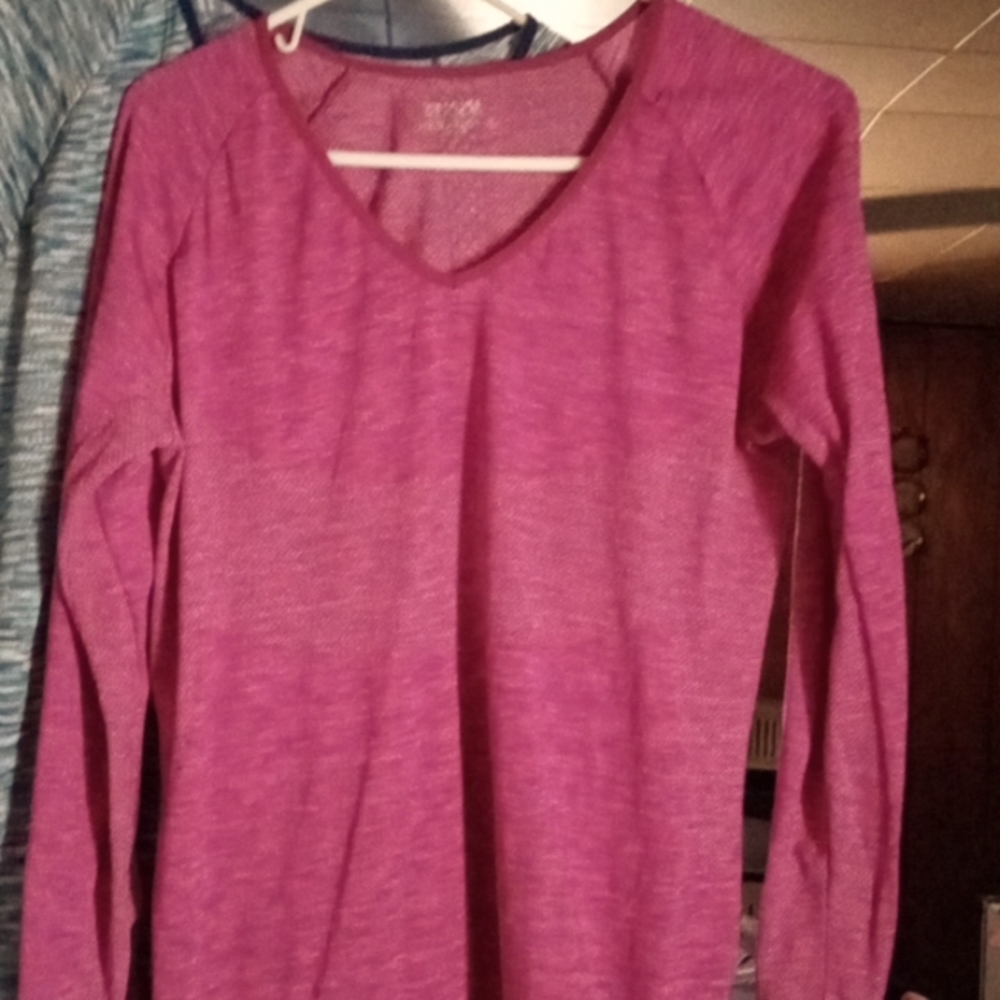 YOUNG USA ATHLETIC SHIRTS WITH THUMB INSERTS BOTH SIZE LARGE
